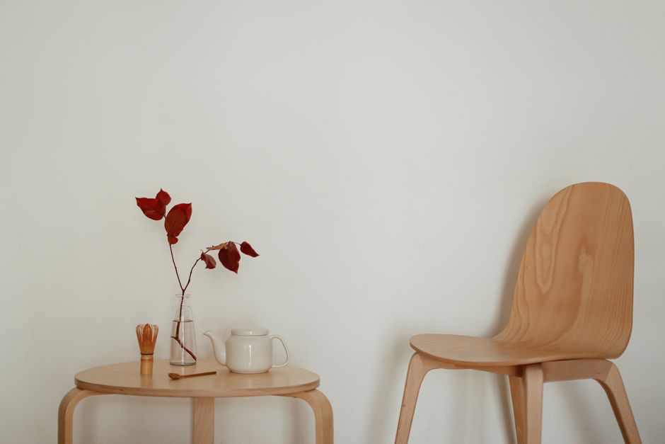 Warme Holztöne im modernen Schlafzimmer